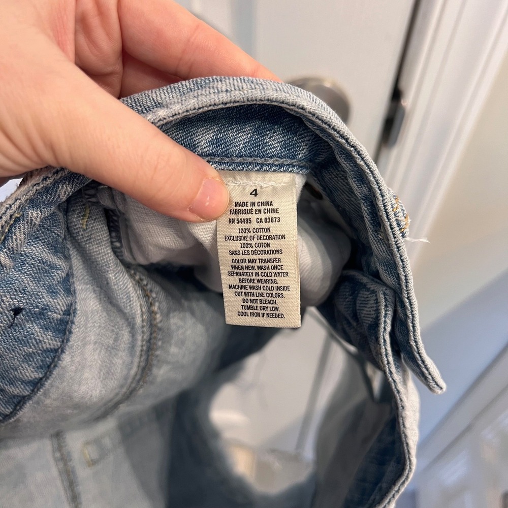American‎ Eagle Outfitters Y2K Distressed Light Wash Jean Shorts - Picture 6 of 7